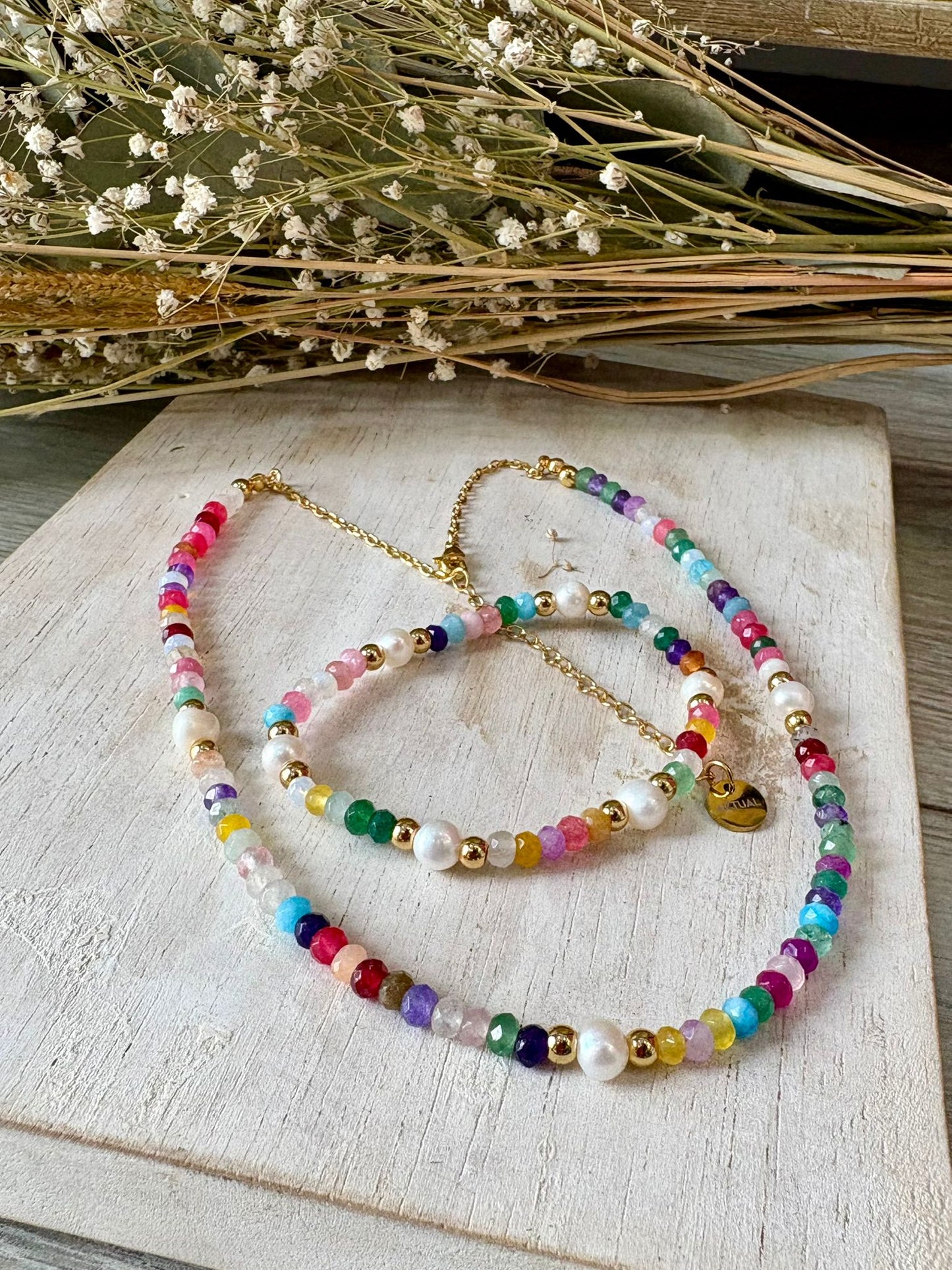 Collar artesanal multicolor de agatha y perlas y acero