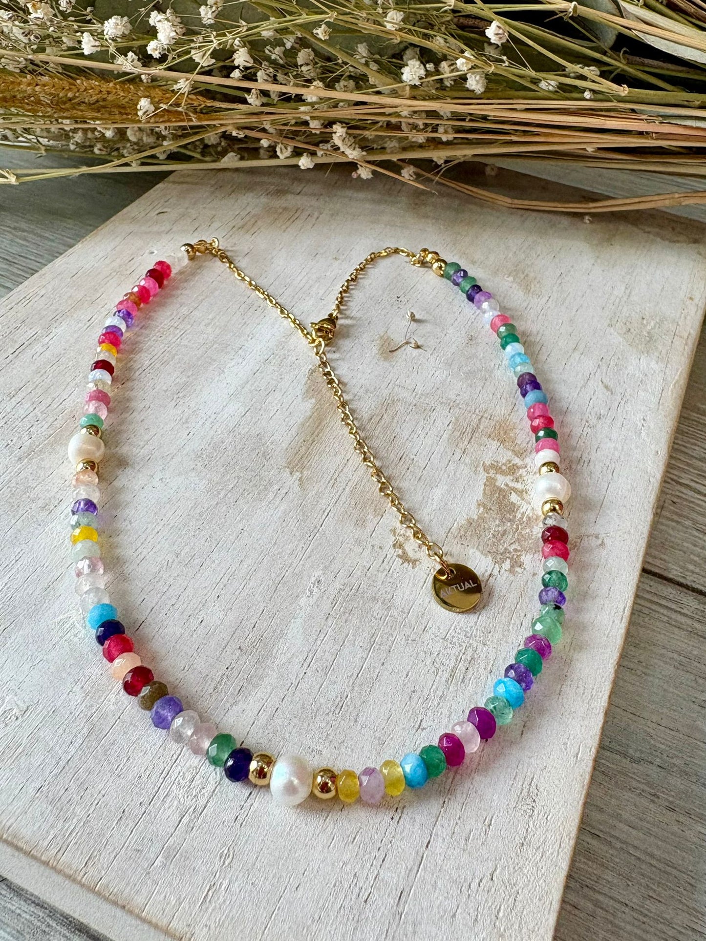Collar artesanal multicolor de agatha y perlas y acero
