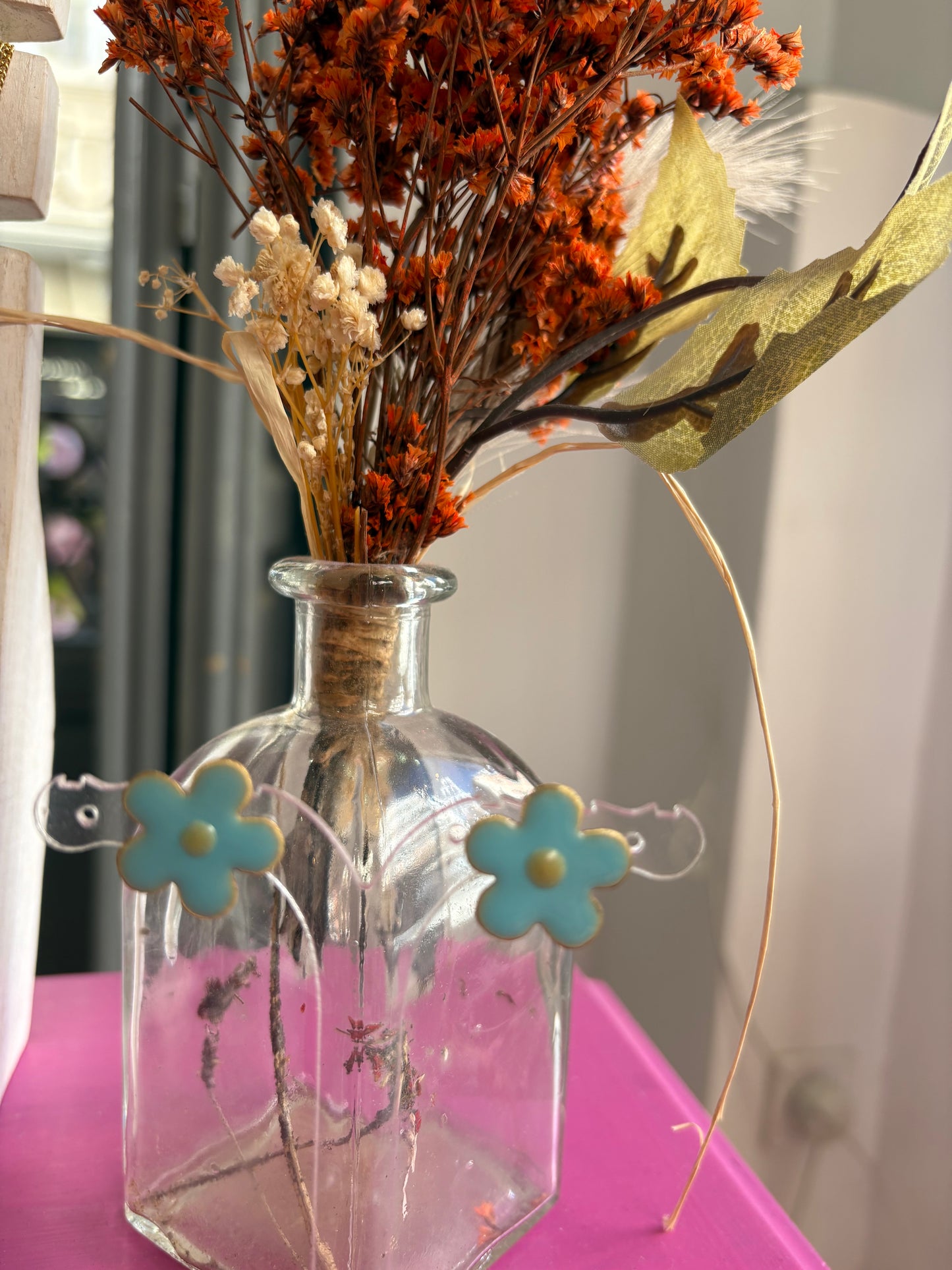 Pendientes flor azul - resina pintada a mano