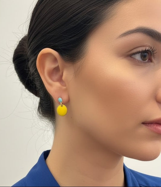 Pendientes Pétalo azul y amarillos - hechos en resina pintados a mano