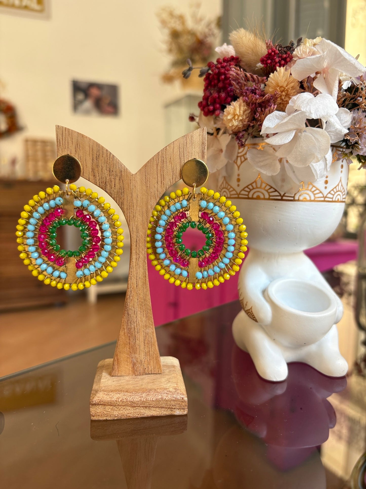 pendientes hechos y tejidos a mano