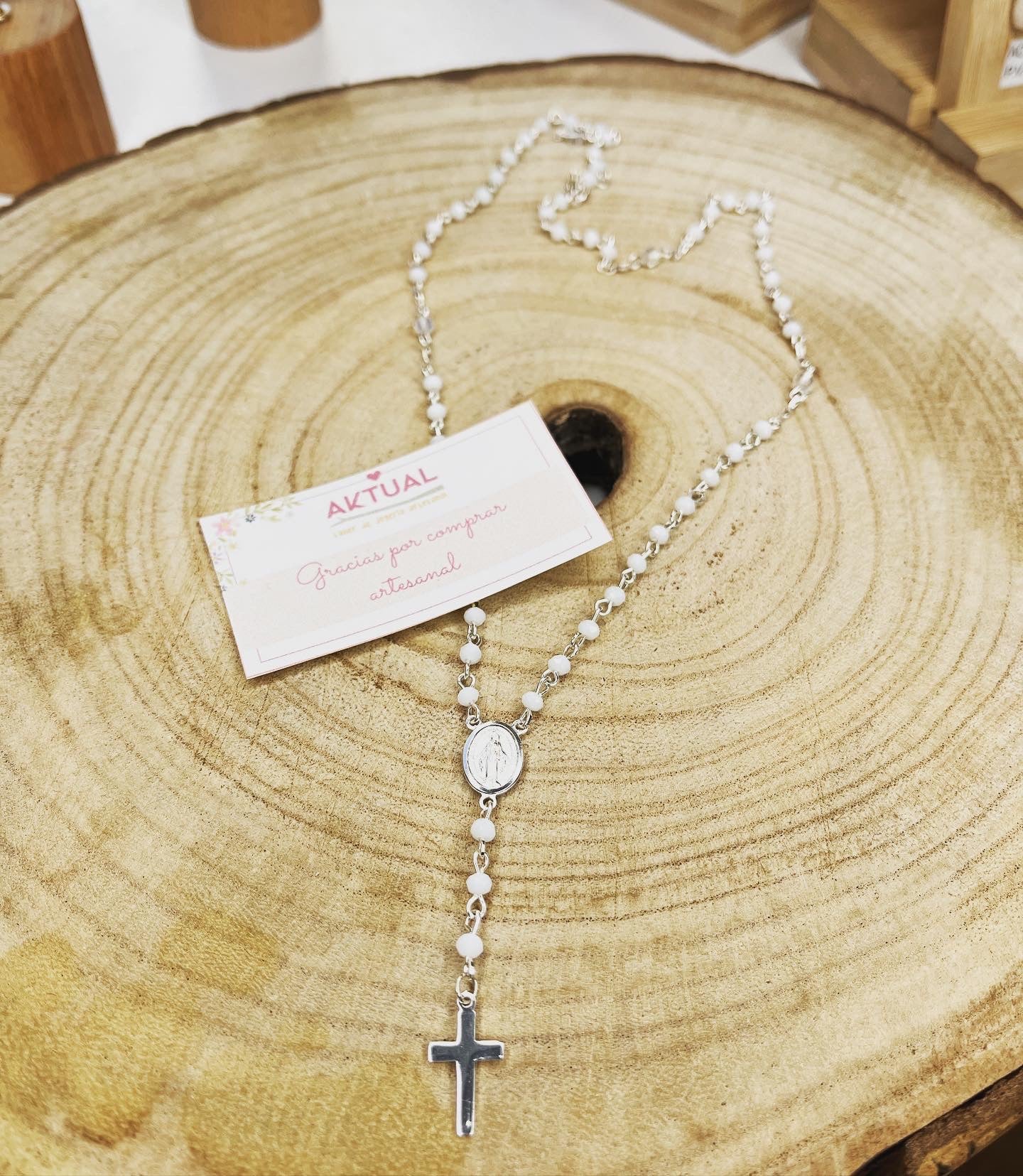 Rosario de plata y piedras naturales hecho a mano