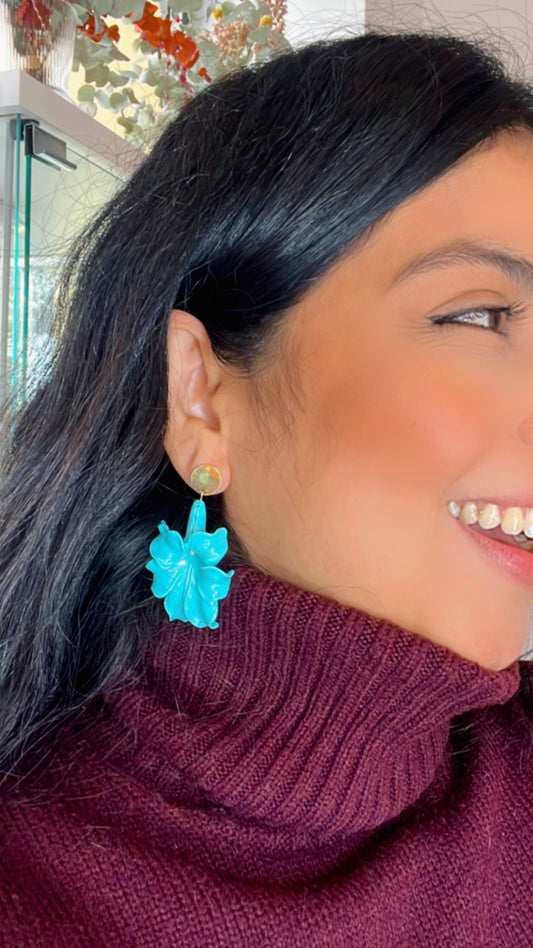 pendientes de flor de resina y acero