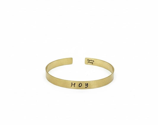 TODAY Bracelet – Rigid brass bracelet with engraved message