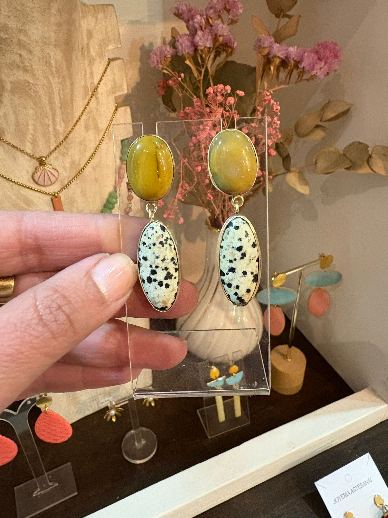 Pendientes Sol Salvaje hechos artesanalmente en nuestro taller de Madrid