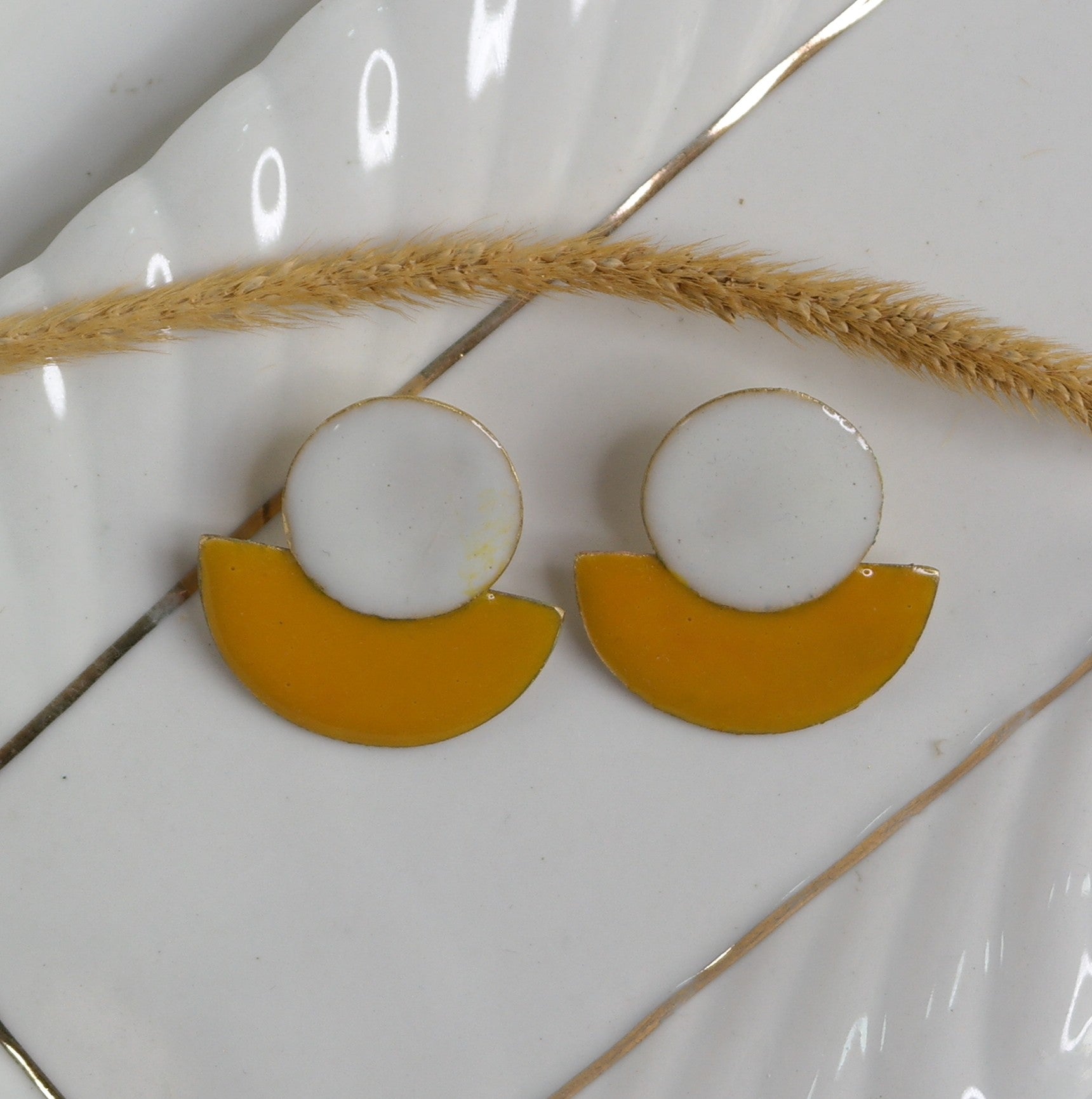 Pendientes hechos a mano semi dia claro  