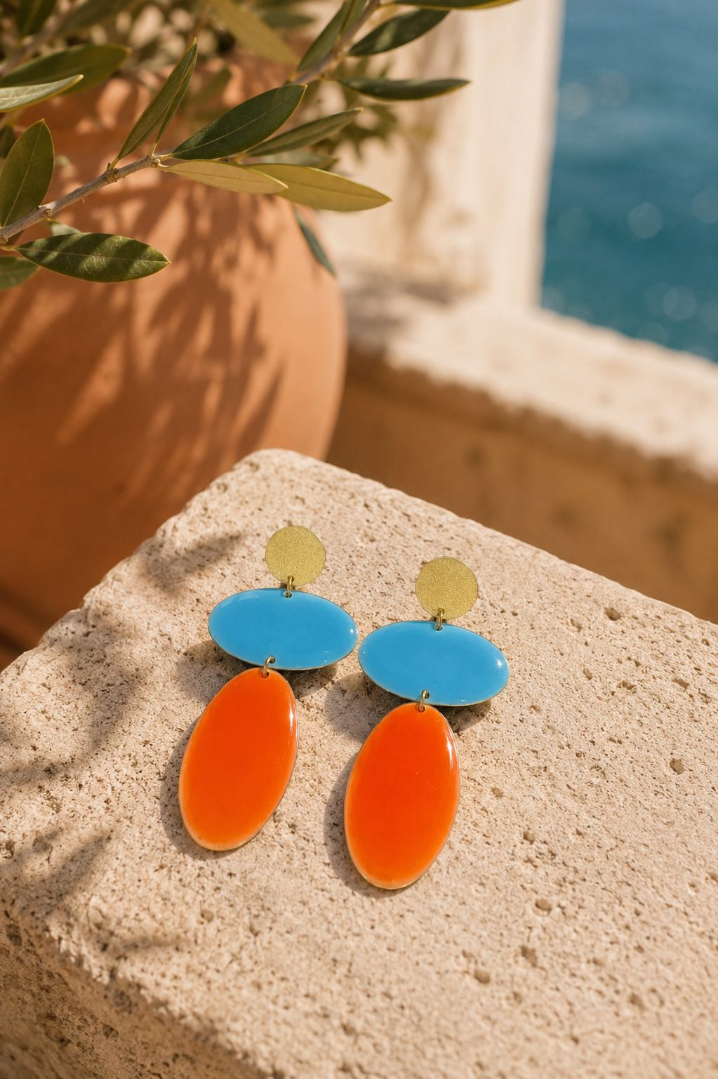 Maxicolor Sol Mediterráneo – Pendientes artesanales de latón pintados a mano