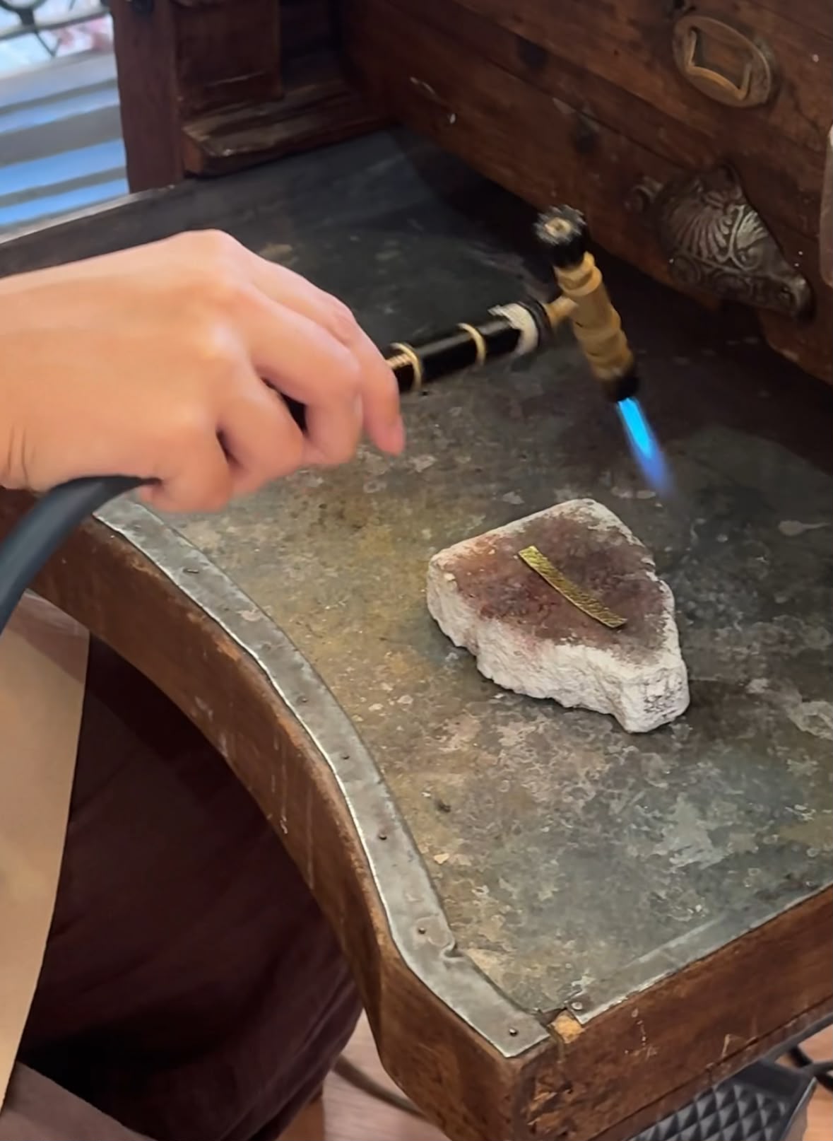 Crea tus propias alianzas de boda en oro | Taller en Madrid
