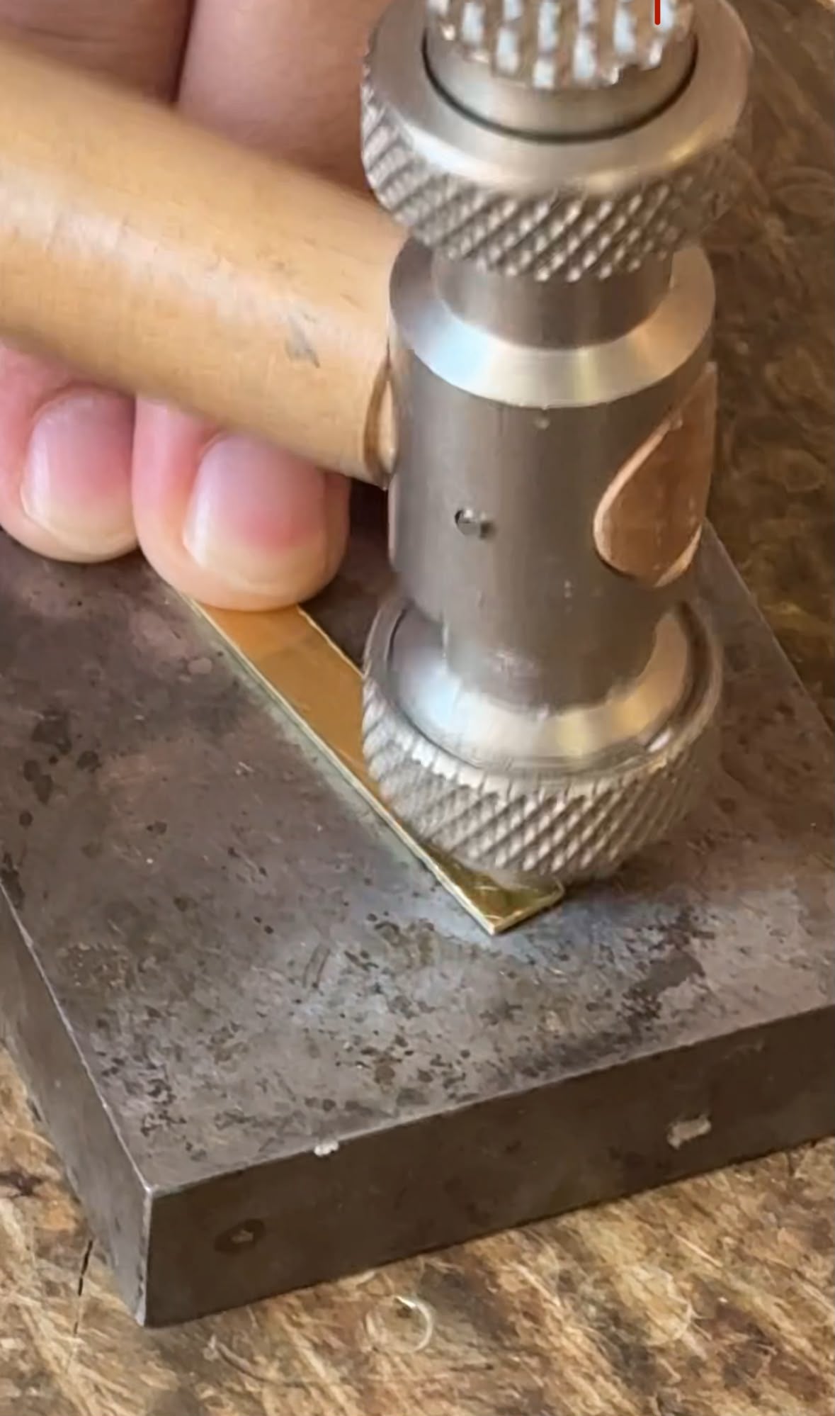 Crea tus propias alianzas de boda en oro | Taller en Madrid