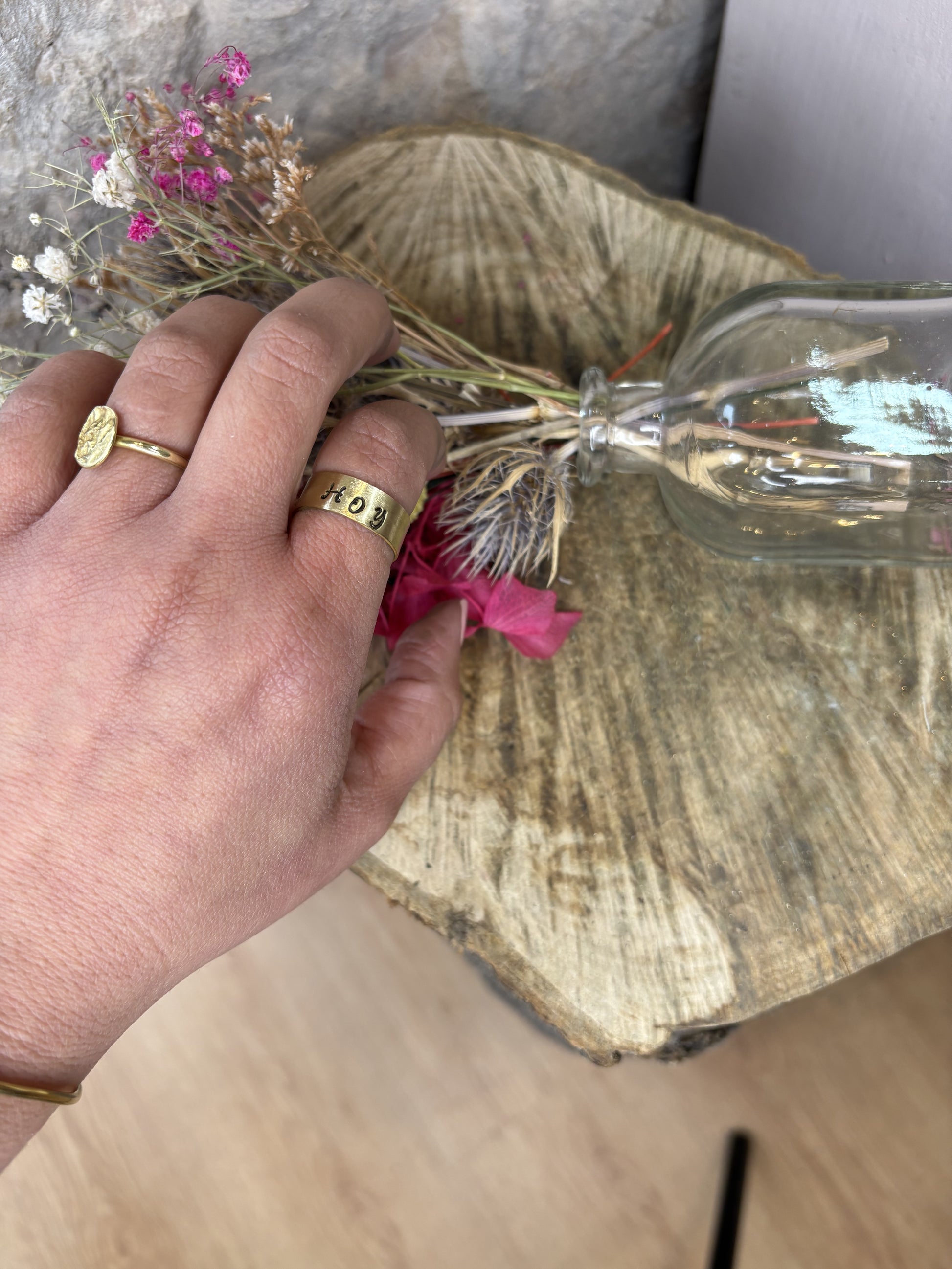anillo diseñado en y hecho a mano en Madrid