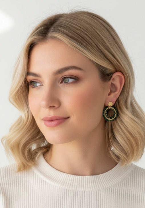 Petites boucles d'oreilles tissées à la main