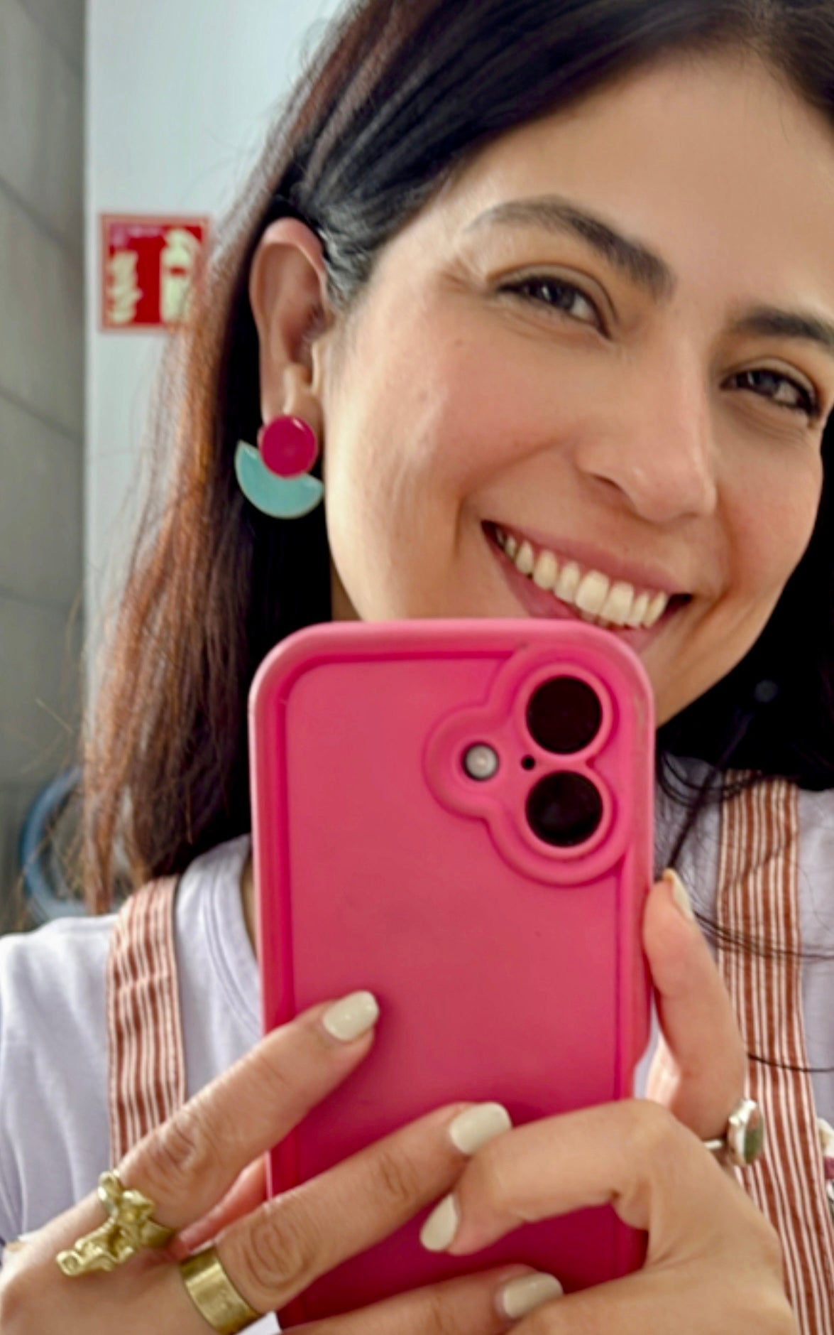 pendientes hechas a mano en latón y resina