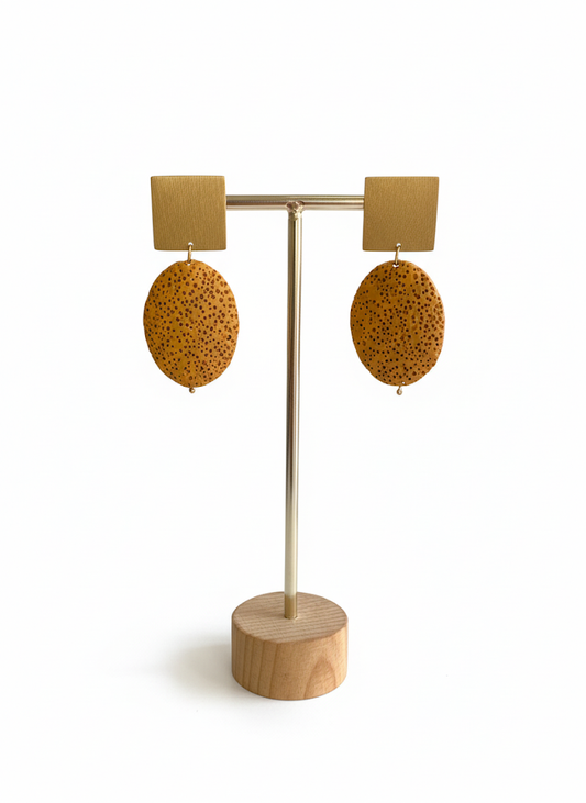 Pendientes piedra volcánica y latón