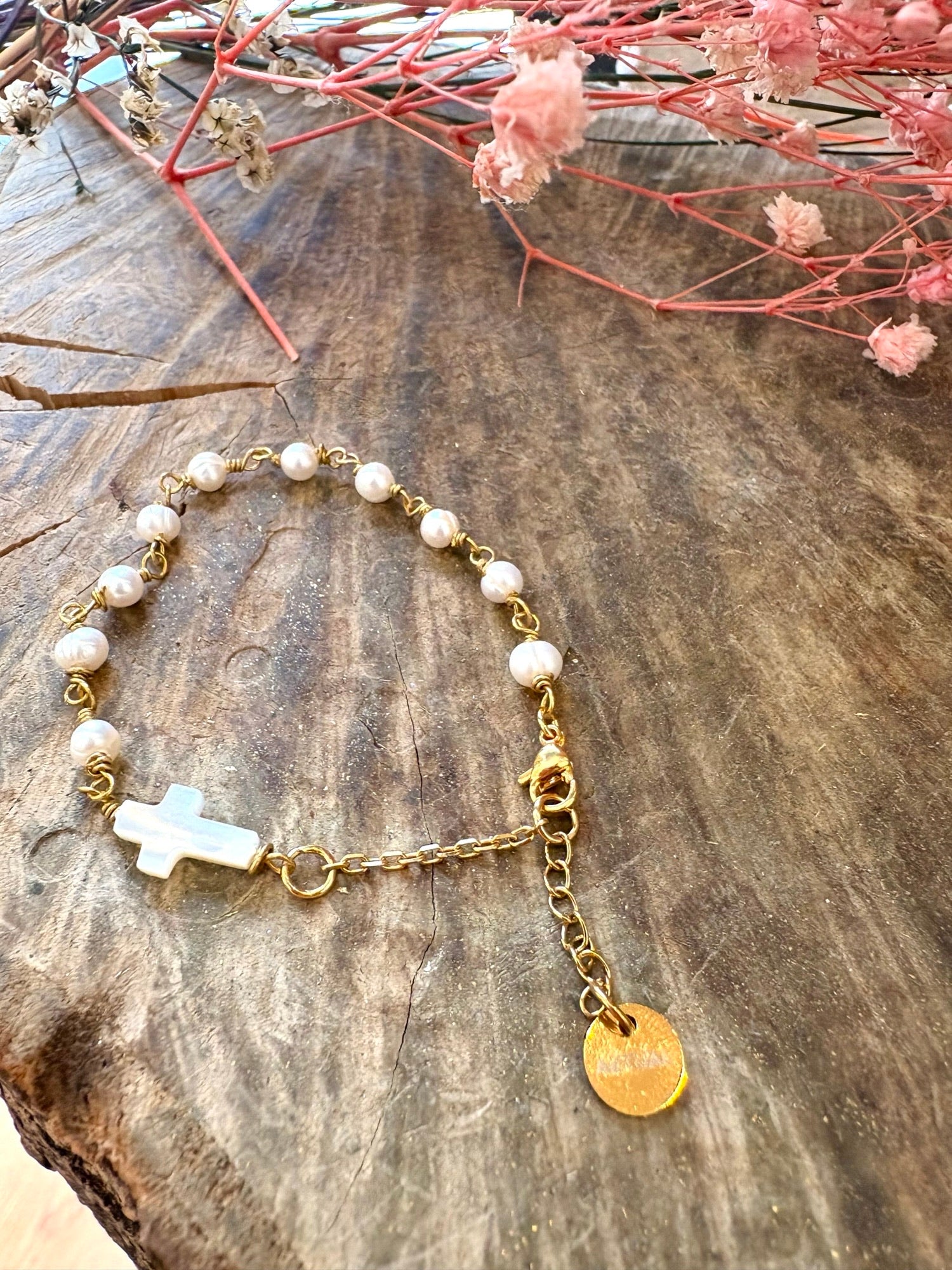 preciosa pulsera de acero perla y cruz nacar 