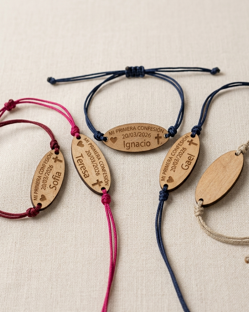 Pulseras personalizadas de Comunión con nombre y fecha | Recuerdo artesanal con bolsita