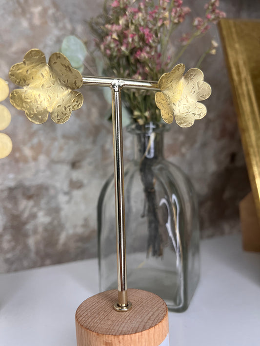 flor de petalos de laton  hechos a mano 