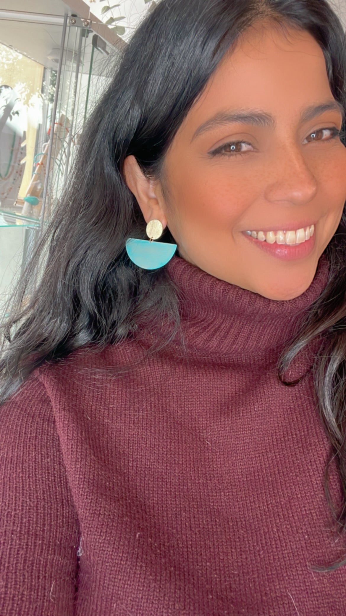 pendientes pintados a mano mujer venezolana 